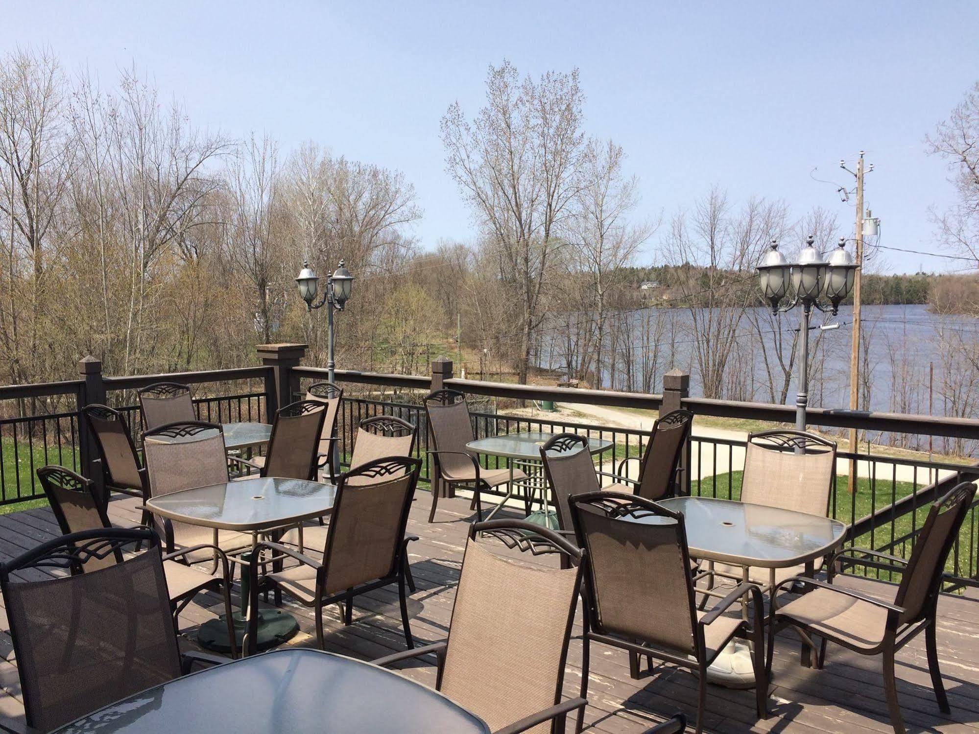 Chateau Logue Hotel Maniwaki Zewnętrze zdjęcie